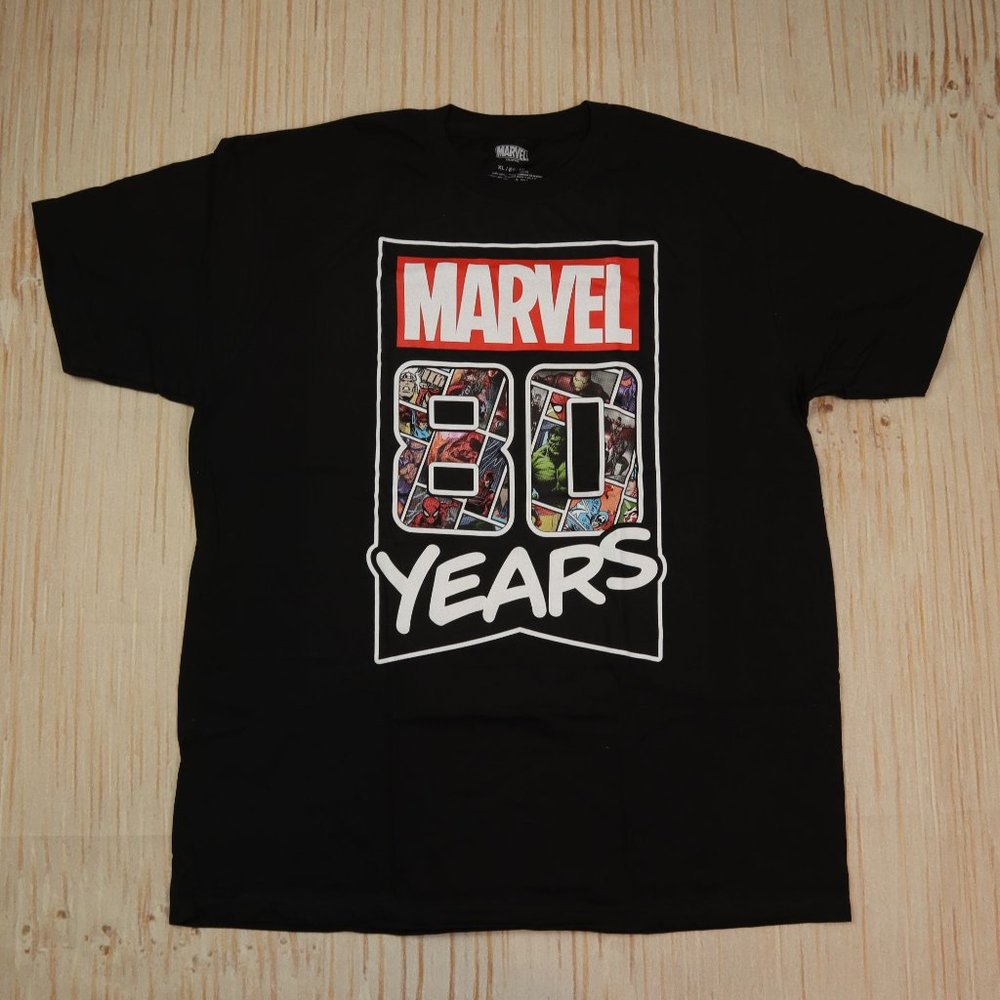 Marvel t-shirt XL size in black / short sleeve with 80 years front graphic tee